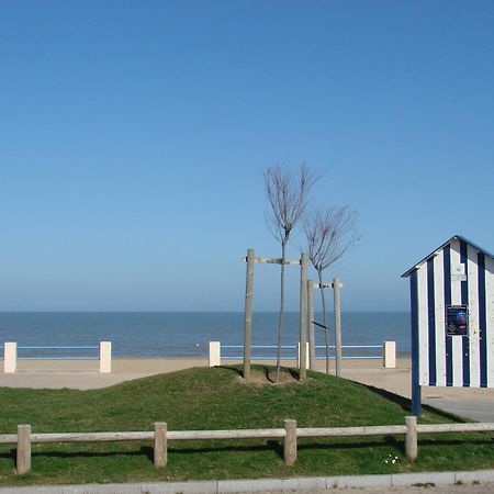 Hotel Chez-Marion Merville-Franceville-Plage Esterno foto