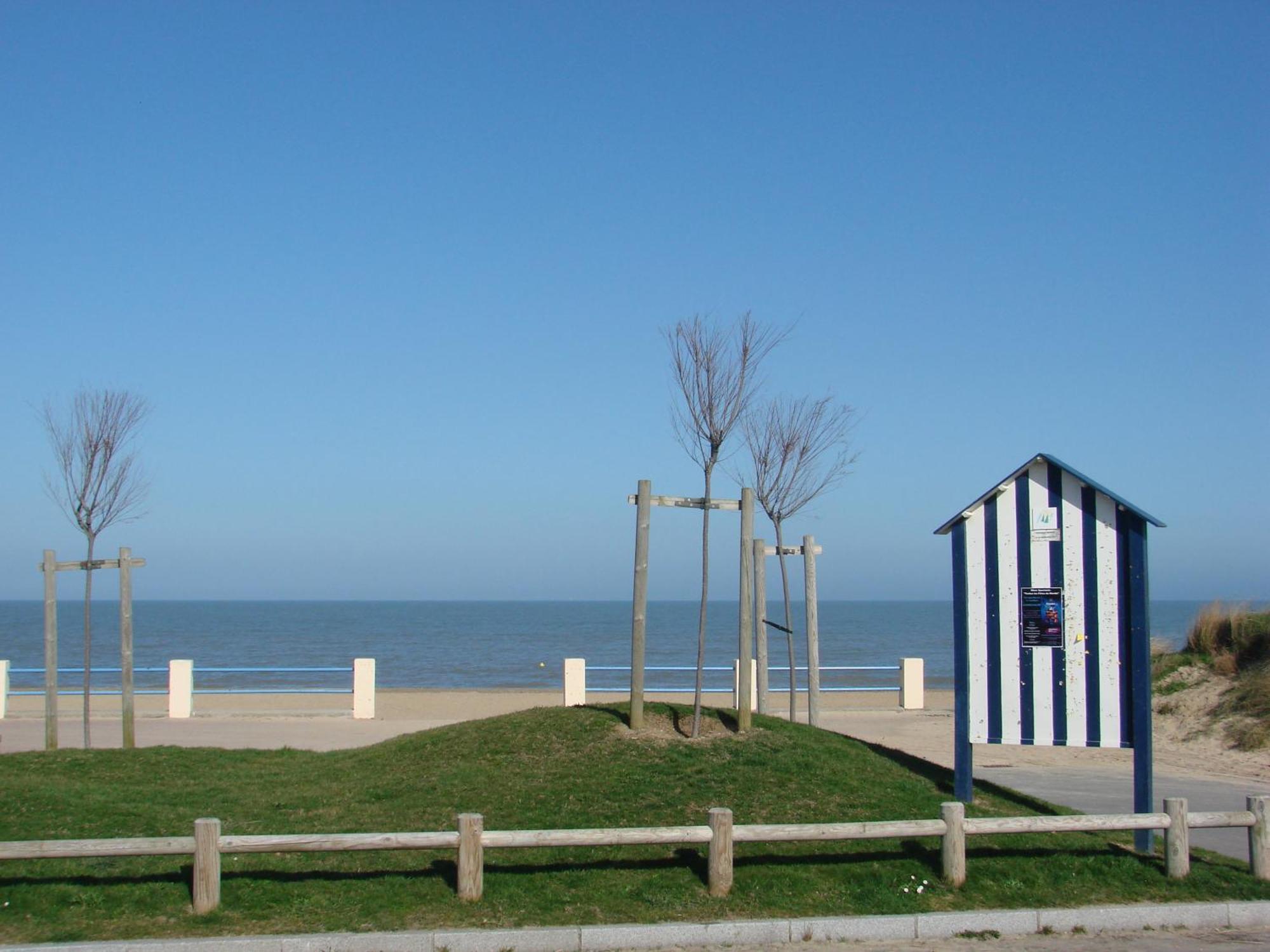 Hotel Chez-Marion Merville-Franceville-Plage Esterno foto