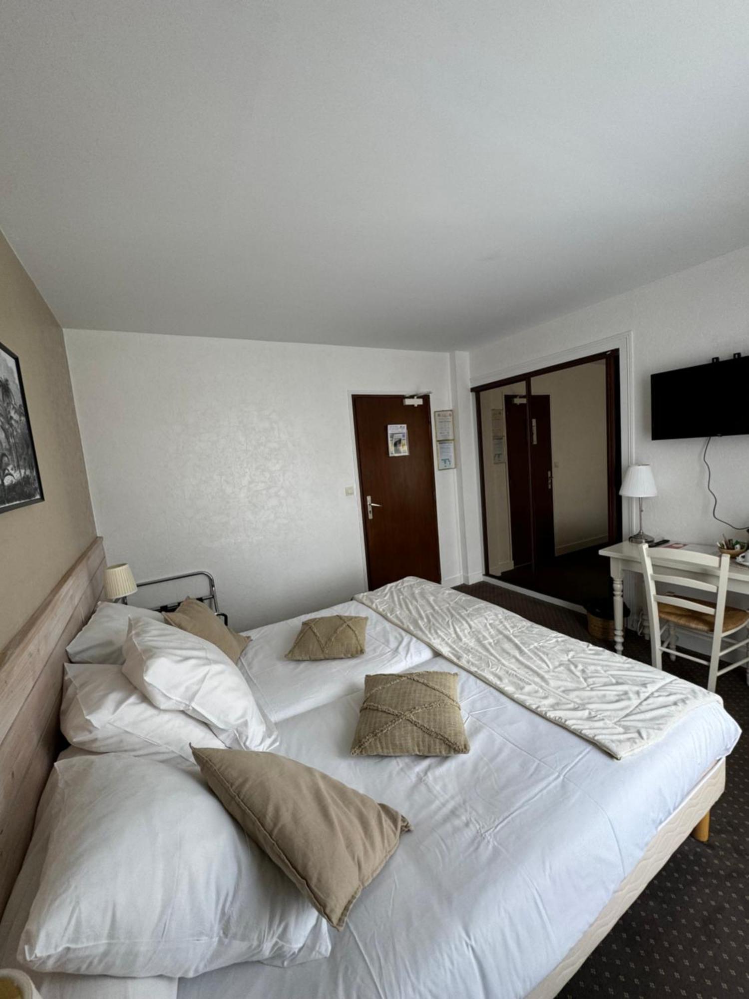Hotel Chez-Marion Merville-Franceville-Plage Esterno foto