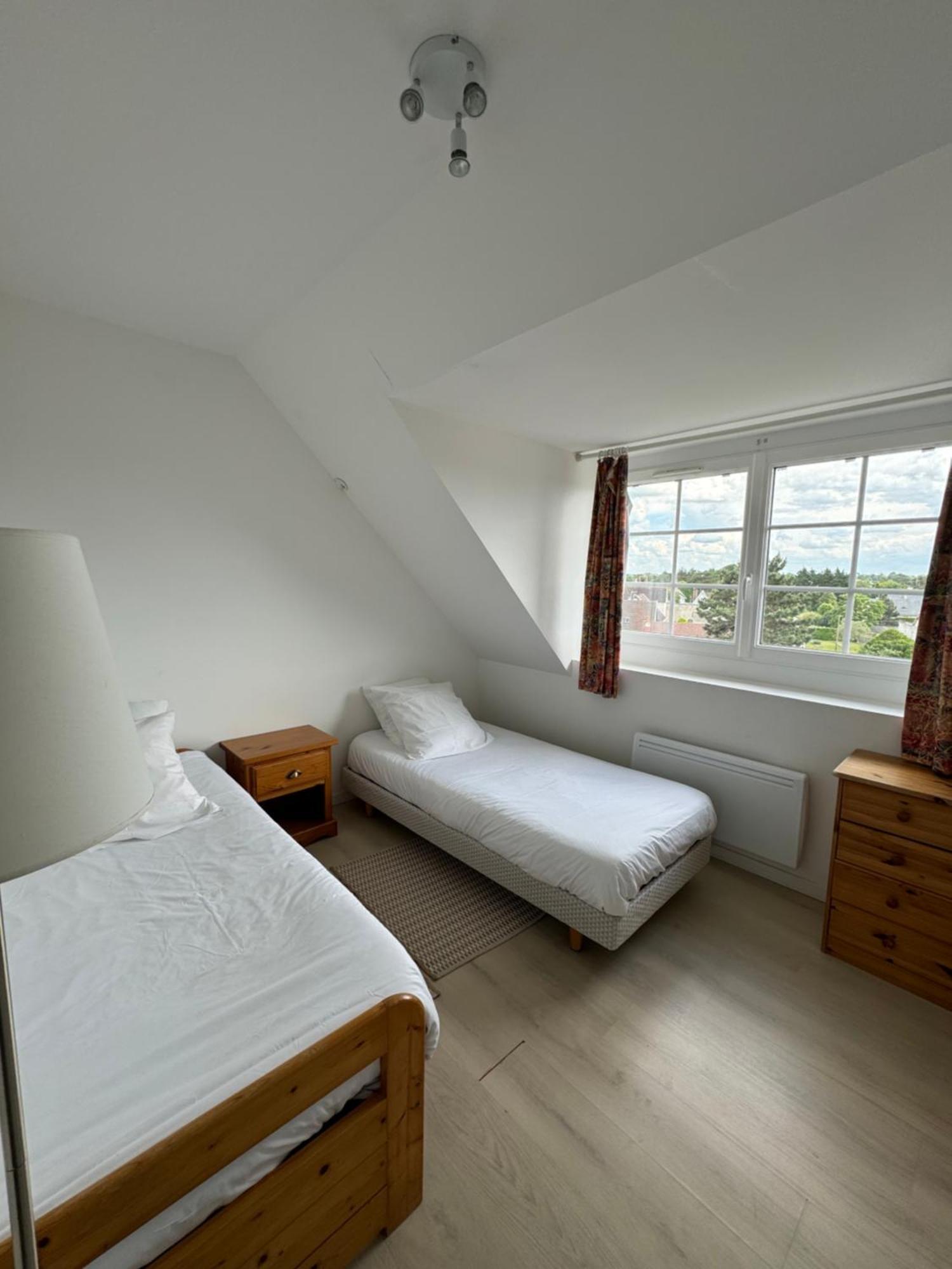 Hotel Chez-Marion Merville-Franceville-Plage Esterno foto