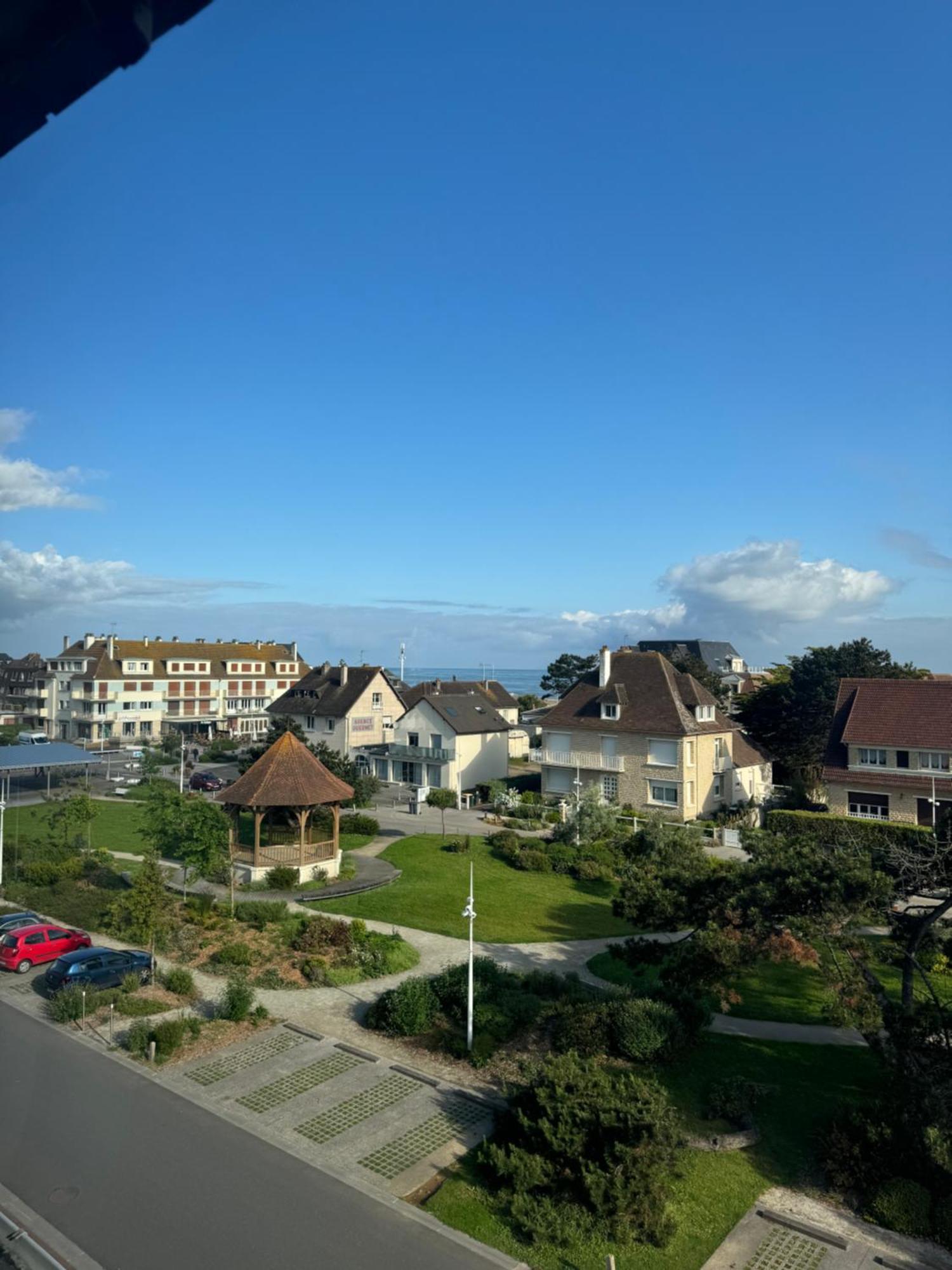 Hotel Chez-Marion Merville-Franceville-Plage Esterno foto